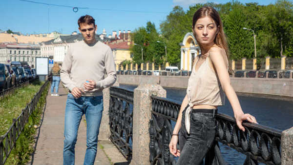 Порно видео Секс на диване с моим парнем Lia TeamSkeet