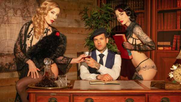 Порно видео Групповуха с гангстером. Aiden Ashley, Small Hands 