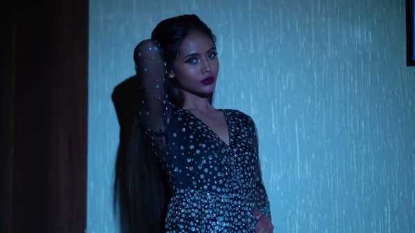 Порно видео Он не знал, что трахает преступницу.  