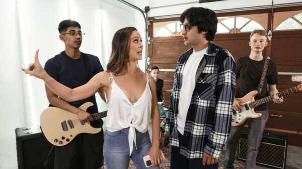 Порно видео Я хочу трахнуть твою маму Cherie Deville Brazzers