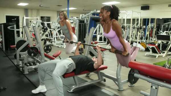 Порно видео Подними нас, трахни нас, пока наша подруга снимает нас Mackenzie Mace, Hazel Grace, JMac Realitykings