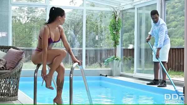 Porn video Pool cleaner cleaned Canela Skins anal hole. Canela Skin 