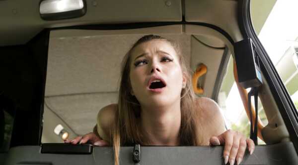 Порно видео Лопаю вишенку в такси  Faketaxi