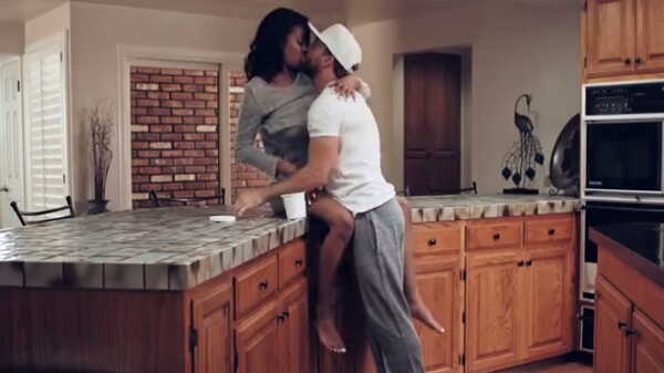 Порно видео Парень трахает свою темнокожую подругу. Nia Nacci 