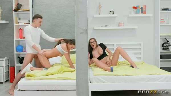 Порно видео Секс втроем через стену. Brazzers. Charlie Deann, Sybil A, Stacy Cruz 