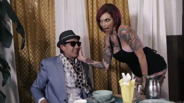 Porn video Waitress Anna Bell Peaks is serving an important guest. Anna Bell Peaks 